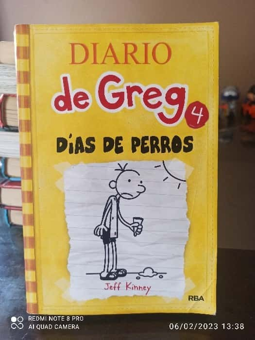 Diario de Greg 4. Días de perros – «¡Descubre el secreto más divertido de los años escolares! ‘Diario de Greg 4. Días de perros’ de Jeff Kinney: Una risa contagiosa en una edición especial»