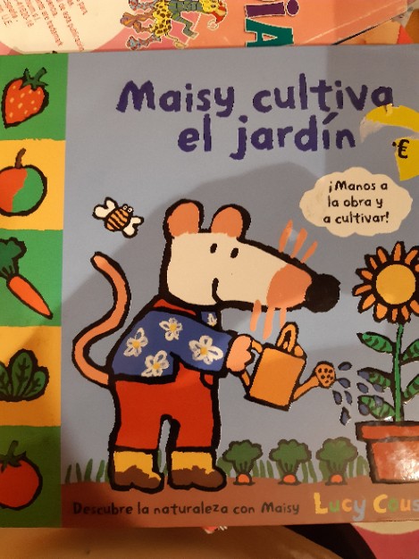 Maisy cultiva el jardín