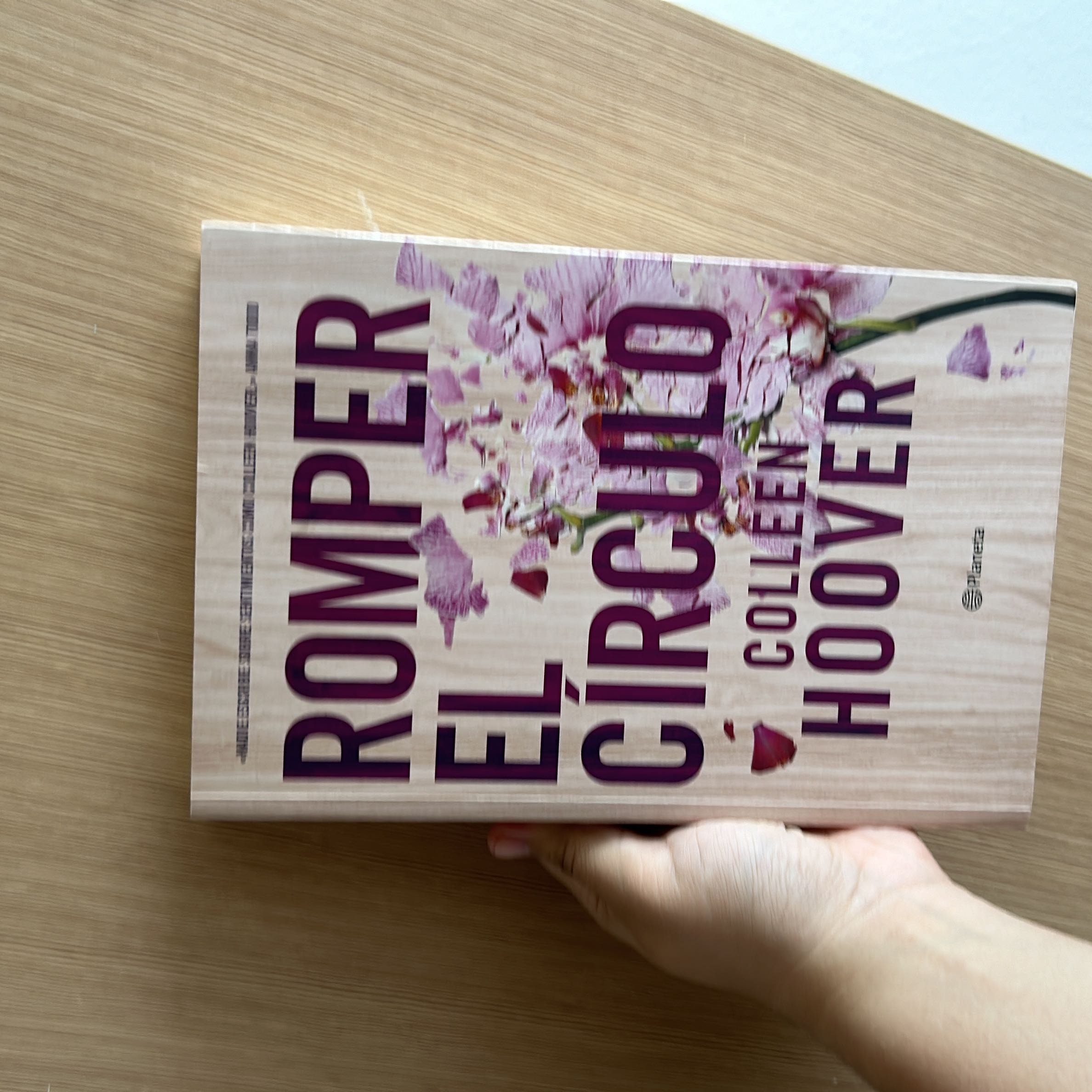 Romper el círculo – «Descubre el poder de romper las cadenas de destino: ¡Una revolución emocional en ‘Romper el círculo’ de Colleen Hoover»