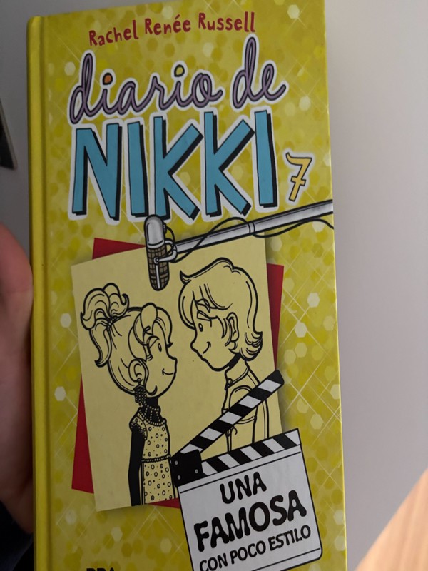 Una famosa con poco estilo – «La reina del drama en la periferia: ¿quién es la autora detrás de ‘Una famosa con poco estilo’?»