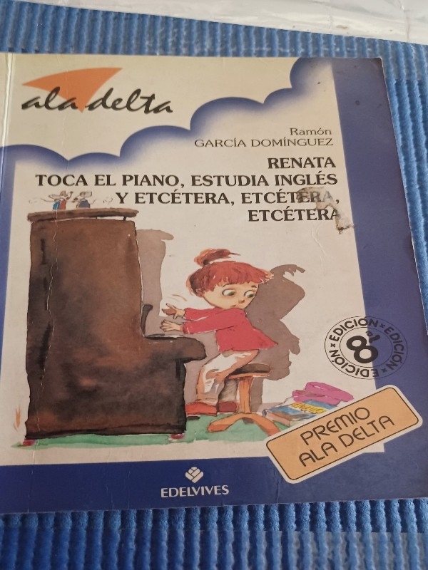 Renata toca el piano, estudia ingles y etcetera, etcetera, etcetera – «La Vida Perfecta en Minoría: Una Historia de Superación y Logros con Renata García – Libro de Inspiración»