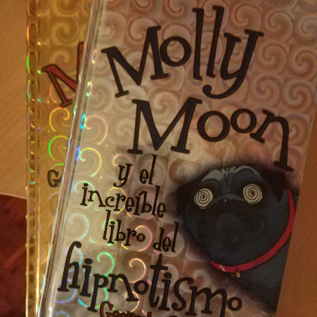 Molly Moon y el increíble libro del hipnotismo. Preguntar por el chat – «Descubre el Secreto Hipnotizante: ¿Por Qué Molly Moon leyó el libro más poderoso del año?»