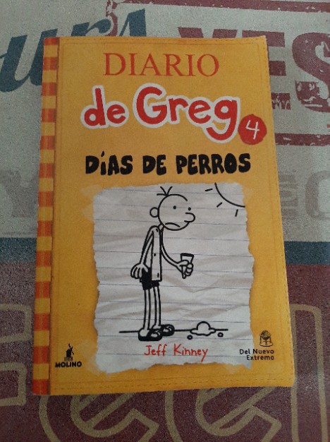 Diario de Greg 4 «Días de perros» – «¡Descubre el secreto detrás de las risas infinitas de Greg! ¡Lee ‘4 Días de Perros’ con esta historia épica de aventuras y diversión!»