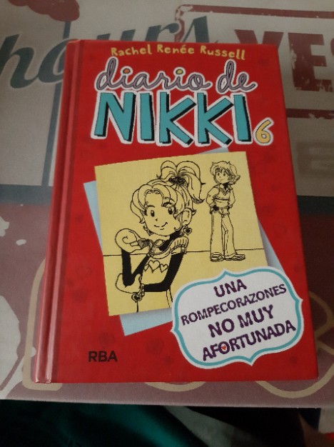 Diario de Nikki 6: Una rompecorazones no muy afortunada – «Rompecorazones en la Escuela: La historia de Nikki 6 que te hará reír y llorar»