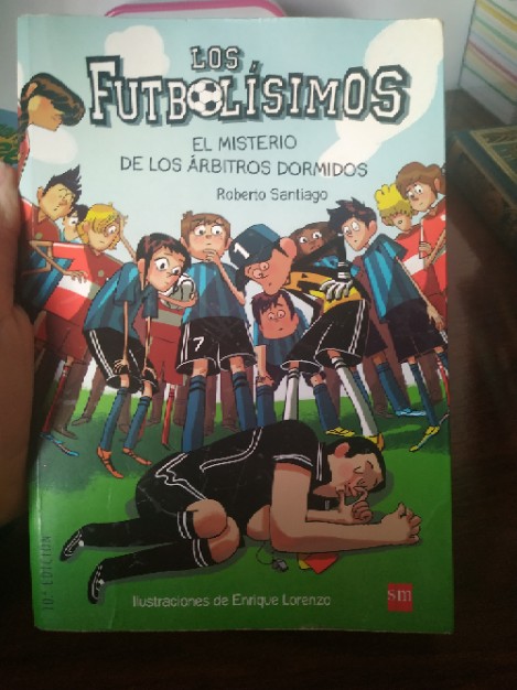 Los futbolisimos. El misterio de los árbitros dormidos. – «¡El gol más grande del siglo! Descubre el misterio detrás de los árbitros dormidos en ‘Los futbolisimos. El misterio de los árbitros dormidos’ por Roberto Santiago (9788467561357)»