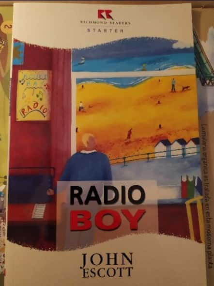 Radio boy John  – «Descubre la Historia del Amor Más Peligroso del Siglo: ‘Radio Boy John’ por John Scott»