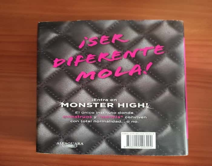 Monster High – «¡Descubre el secreto detrás de las monstras más cool del cole! ‘Monster High: La aventura comienza’ por Lisi Harrison».