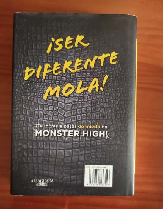 Monstruos de lo más normales – «Descubre la locura: ‘Monstruos de lo más normales’ de Lisi Harrison, una lectura que te hará reír y reflexionar sobre la normalidad»