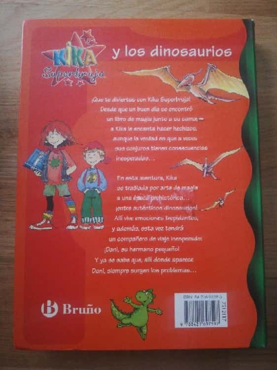 16. Kika Superbruja y los dinosaurios – «¡Descubre el secreto escondido en el mundo de los dinosaurios! Kika Superbruja vuelve con una aventura épica en ‘Kika Superbruja y los Dinosaurios’ «