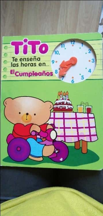 tito te enseña las horas en el cumpleaños 