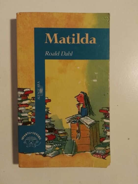 Matilda – «La niña rebelde que conquistó el corazón del mundo: Una reseña emocionante de ‘Matilda’ por la genialidad de Roald Dahl»