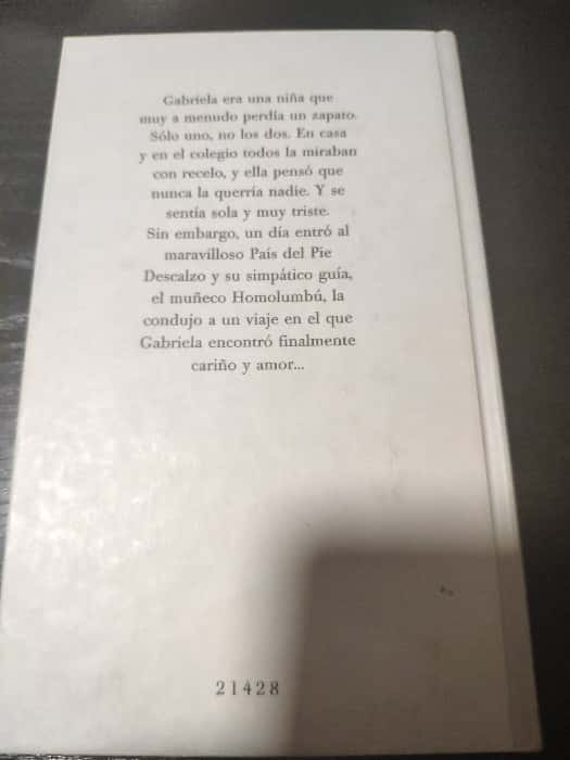 Sólo un pie descalzo – «Desnudeza total en la ciudad más callada: ¿Cuánto saben realmente los que viven sin zapatos?»