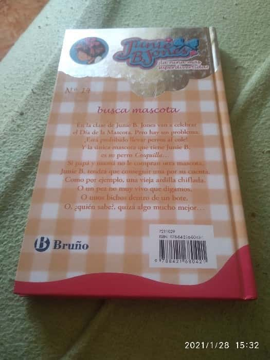 Junie B. Jones busca mascota – «¡Descubre al mejor amigo de Junie B! La historia emocionante de cómo su vida cambió con una mascota que cambiaría todo»