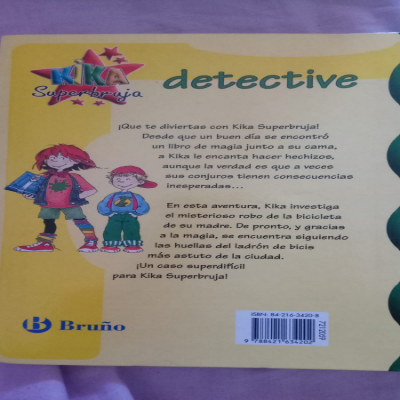 Kika Superbruja Detective – «¿Un detective superpoderoso para el corazón de los fanáticos?!»