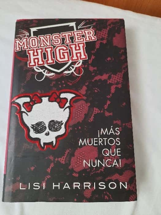 ¡Más muertos que nunca! – «¡Descubre el misterio que despierta una epidemia de muertes! La novela que te mantendrá en vilo: ‘Más muertos que nunca’ de Lisis Harrison»