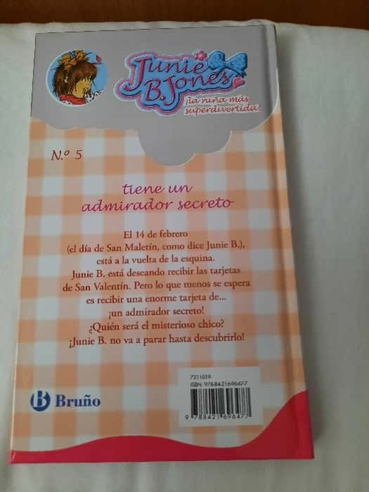 Junie B. Jones tiene un admirador secreto – «¡Descubre el Secreto más Romántico de Junie B.! El Libro que Hizo que Barbara Park se Ríe y Se Llame ‘La Autora de las Historias Más Amables'».