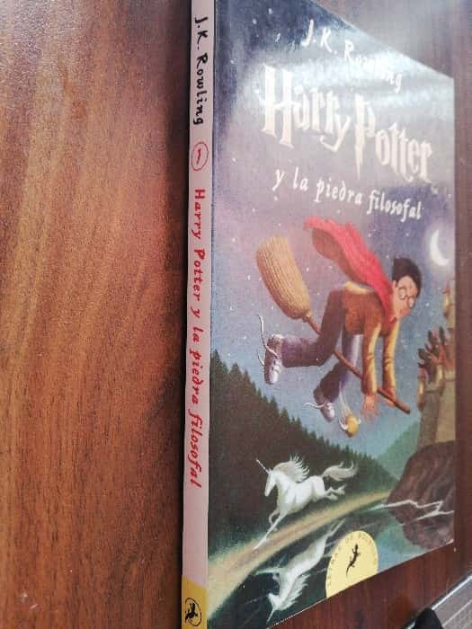 Harry Potter y la piedra filosofal – «Descubre el Mundo Mágico: ¡Revisa ‘Harry Potter y la Piedra Filosofal’ de J.K. Rowling, El Clásico que Cambió la Literatura Infinita!»