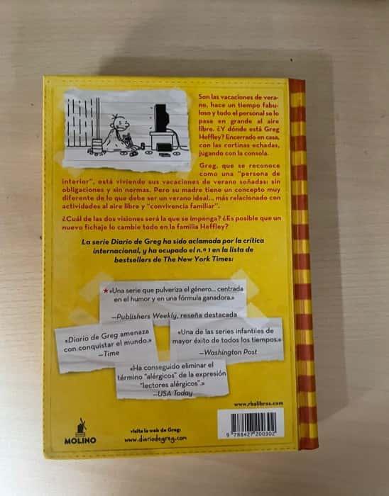 El Diario de Greg 4 – Dias de perros – «¡Descubre los secretos más divertidos del diario de Greg en ‘Días de Perros’, el libro más hilarante de la serie!»