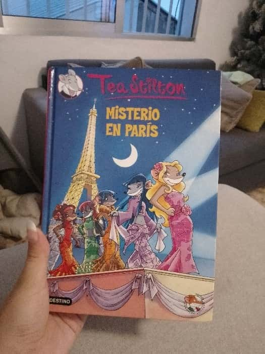 Misterio en París – «Misterios en la Ciudad de Luz: Una Aventura Letal en París con Tea Stilton»