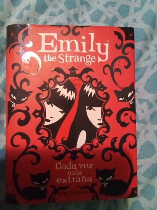 Emily the strange – «Descubre el Mundo Ocupado y Sinfónico de Emily: Una Crítica Profunda a ‘Emily the Strange’ de Rob Reger»