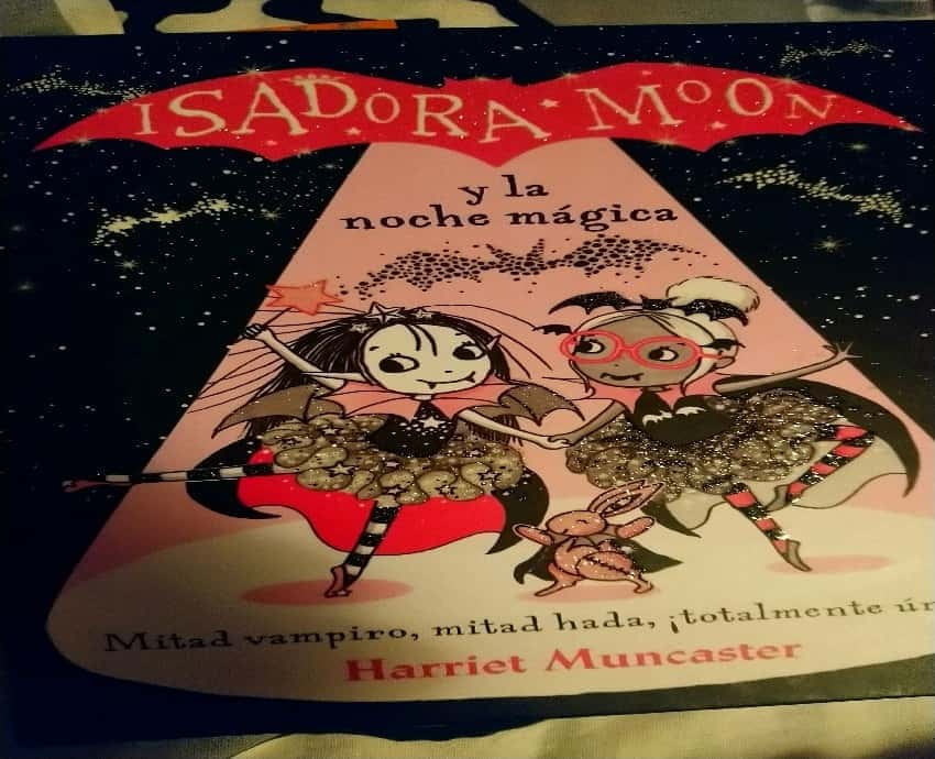 Isadora Moon y la noche magica  Isadora Moon and the Magical Night – «Descubre el misterio nocturno: Isadora Moon y la noche magica»