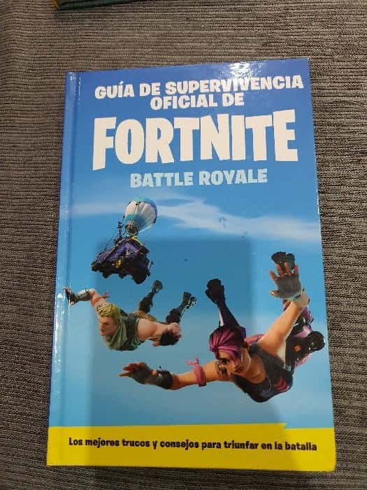 Guía de supervivencia – Oficial Fortnite – «¡Desbloquea tu supervivencia! ¡Guía Oficial para sobrevivir en Fortnite – La guía más completa y actualizada del juego!»