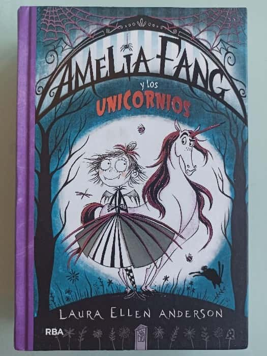 Amelia Fang 2 – Amelia y los unicornios – «¡Descubre el secreto de Amelia! Amelia Fang 2: La aventura de los unicornios es una lectura obligatoria»