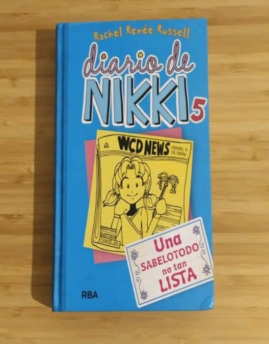 Diario de Nikki 5: Una sabelotodo no tan lista – «Descubre el secreto detrás del más famoso diario de teenage nerd: ¿Nikki es más inteligente de lo que parece?»