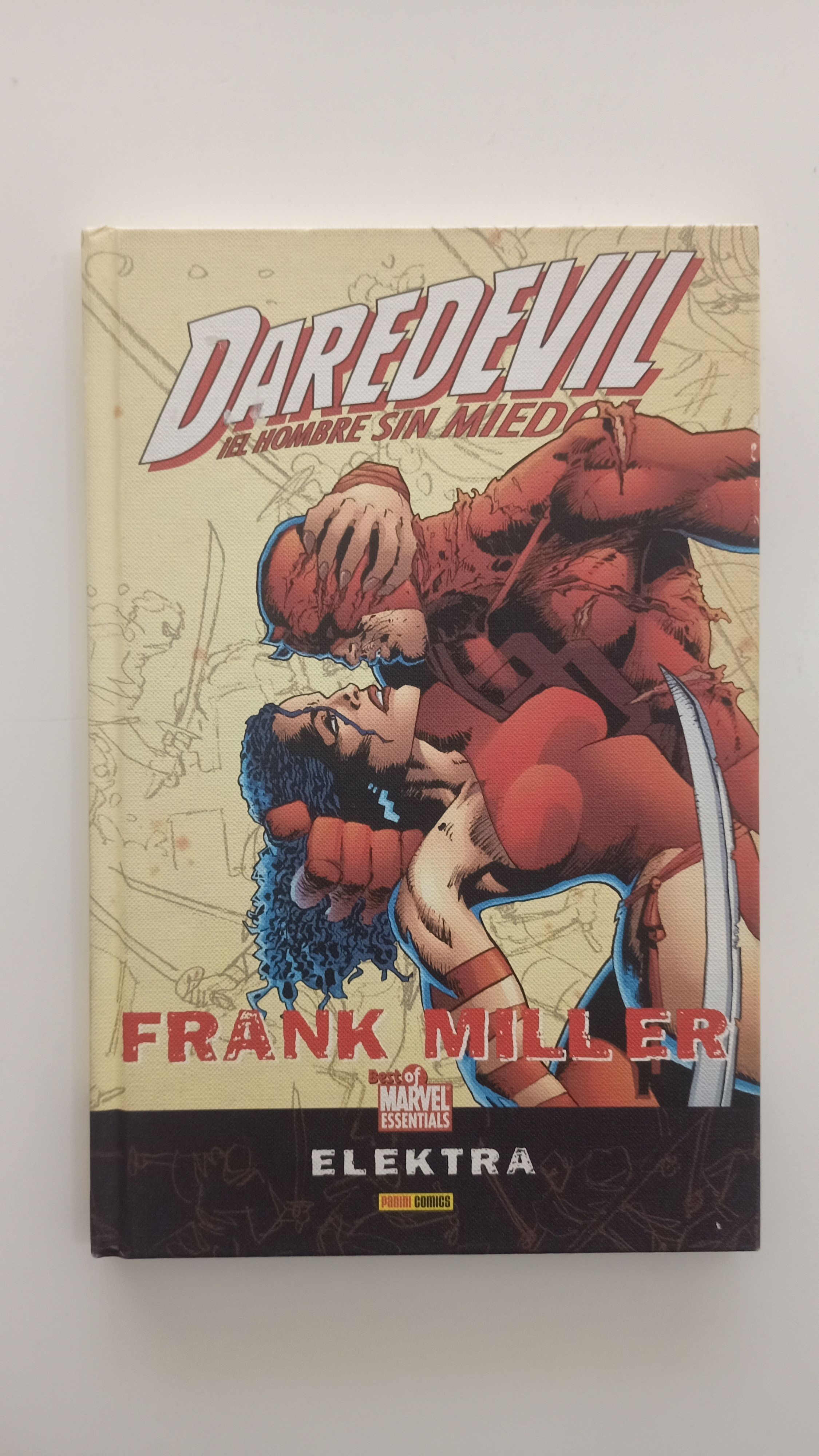 DAREDEVIL DE FRANK MILLER: ELEKTRA – «La Batalla de Sangre: ¿Por Qué Frank Miller Creado a Elektra como una Icono del Cinematográfico?»