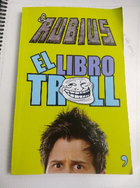 ¡Sumérgete en la Locura Creativa con «El Libro Troll» de El Rubius!