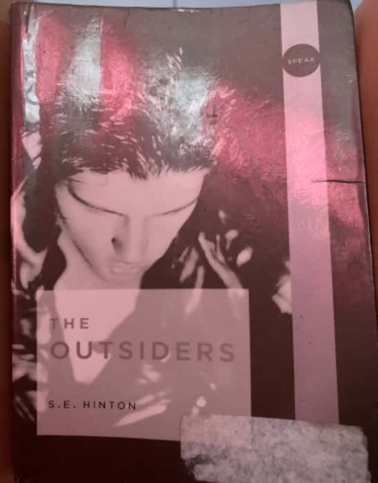 Libro de segunda mano: The outsiders