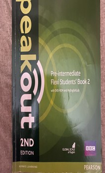 ¡Descubre el mundo del inglés con Speakout Pre-Intermediate 2nd Edition! Con este libro y pack, empezarás a hablar en inglés como un native