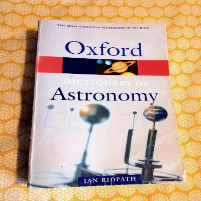 Libro de segunda mano: A dictionary of astronomy