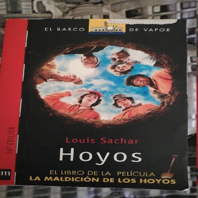  Hoyos (Holes) (Turtleback School & Library Binding Edition) (El  Barco De Vapor) (Spanish Edition): 9780606400145: Sachar, Louis: Books