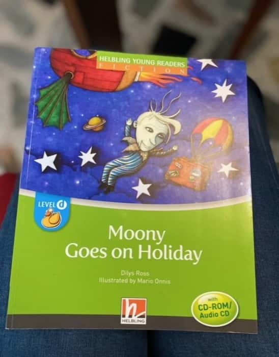 Libro de segunda mano: moon goes on holiday 