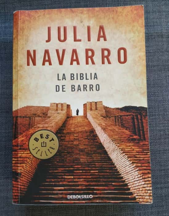 ¡Embárcate en un Épico Viaje Literario con «La Biblia de Barro» de Julia Navarro!