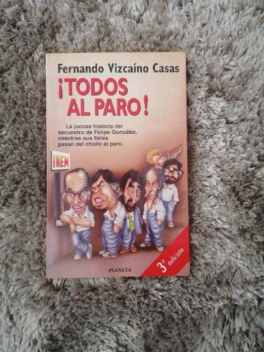 Caos Laboral con un Toque de Humor: Reseña de «Todos al paro!» de Fernando Vizcaíno Casas