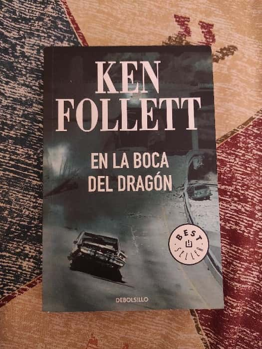 En La Boca Del Dragón: Una Aventura Electrizante de Ken Follett