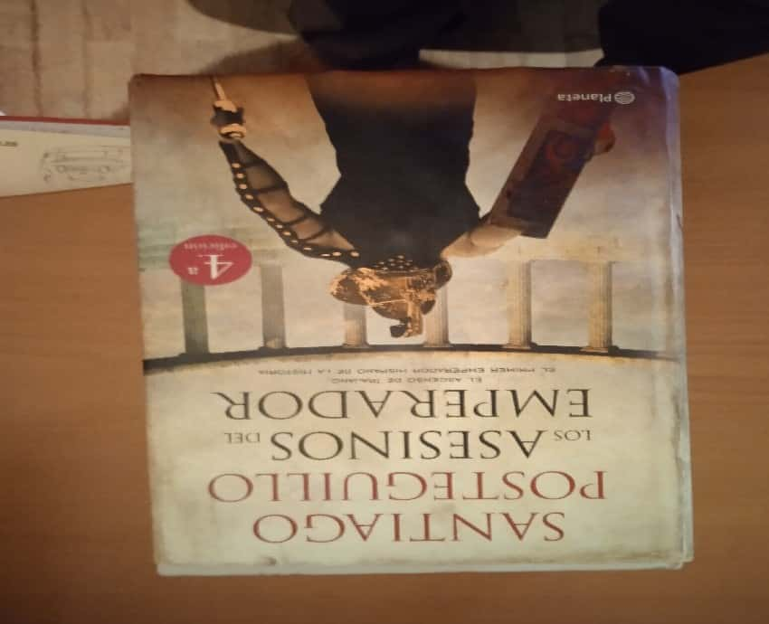 ¡Adéntrate en la intrigante trama de «Los asesinos del emperador» de Santiago Posteguillo!