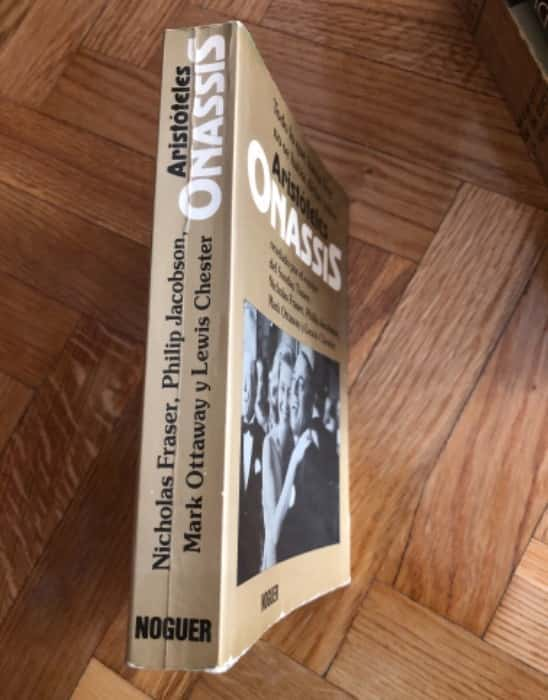 Descubre la fascinante vida de Aristóteles Onassis a través de la pluma cautivadora de Nicholas Fraser.