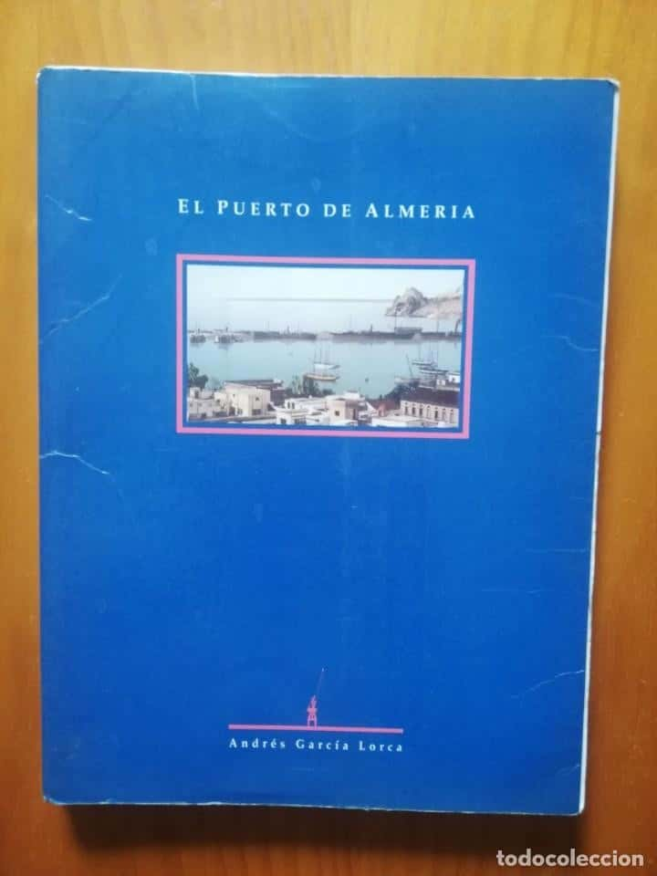 Descubre la esencia marítima de Almería con «El Puerto de Almería» de Luis Carlos Navarro Pérez