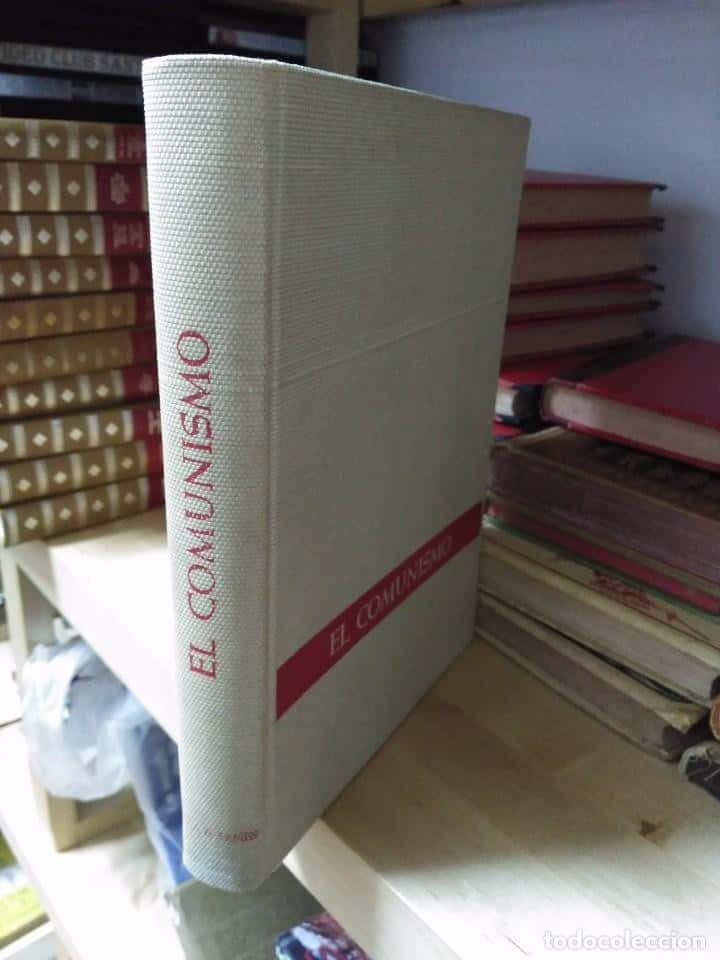 Explorando las raíces del pensamiento comunista: Reseña de «Comunismo (De Marx a Mao Tse-Tung)»