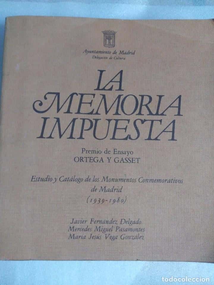 Libro de segunda mano: LA MEMORIA IMPUESTA,ESTUDIO Y CATALOGO DE LOS MONUMENTOS CONMEMORATIVOS DE MADRID (1939-1980) 442 P