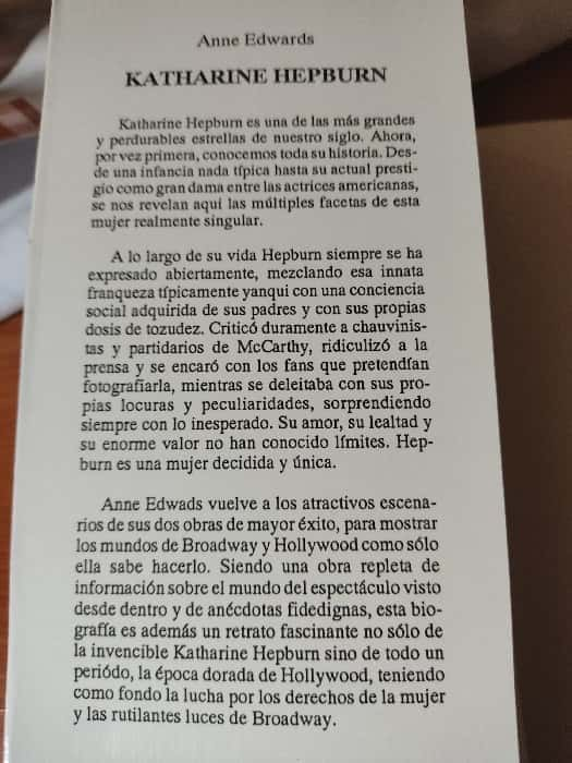 Tras Bambalinas con Katherine Hepburn: El Fascinante Relato detrás de «El Rodaje de la Reina de África»