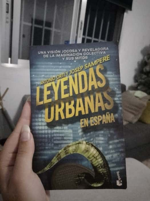 Descubre el Misterio Oculto: «Leyendas Urbanas en España» de Antonio Ortí y Josep Sampere