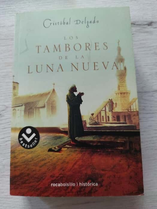 Explorando Misterios Celestiales: Reseña de «Los Tambores de la Luna Nueva» de Cristóbal Delgado