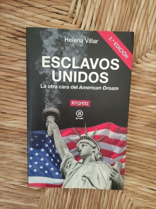 Rebelión en las Páginas: Reseña de «Esclavos Unidos» por Helena Villar Ortega