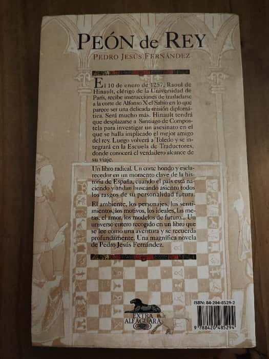 ¡Descubre el fascinante mundo de estrategias y sacrificios en «Peón de Rey» de Pedro Jesús Fernández!