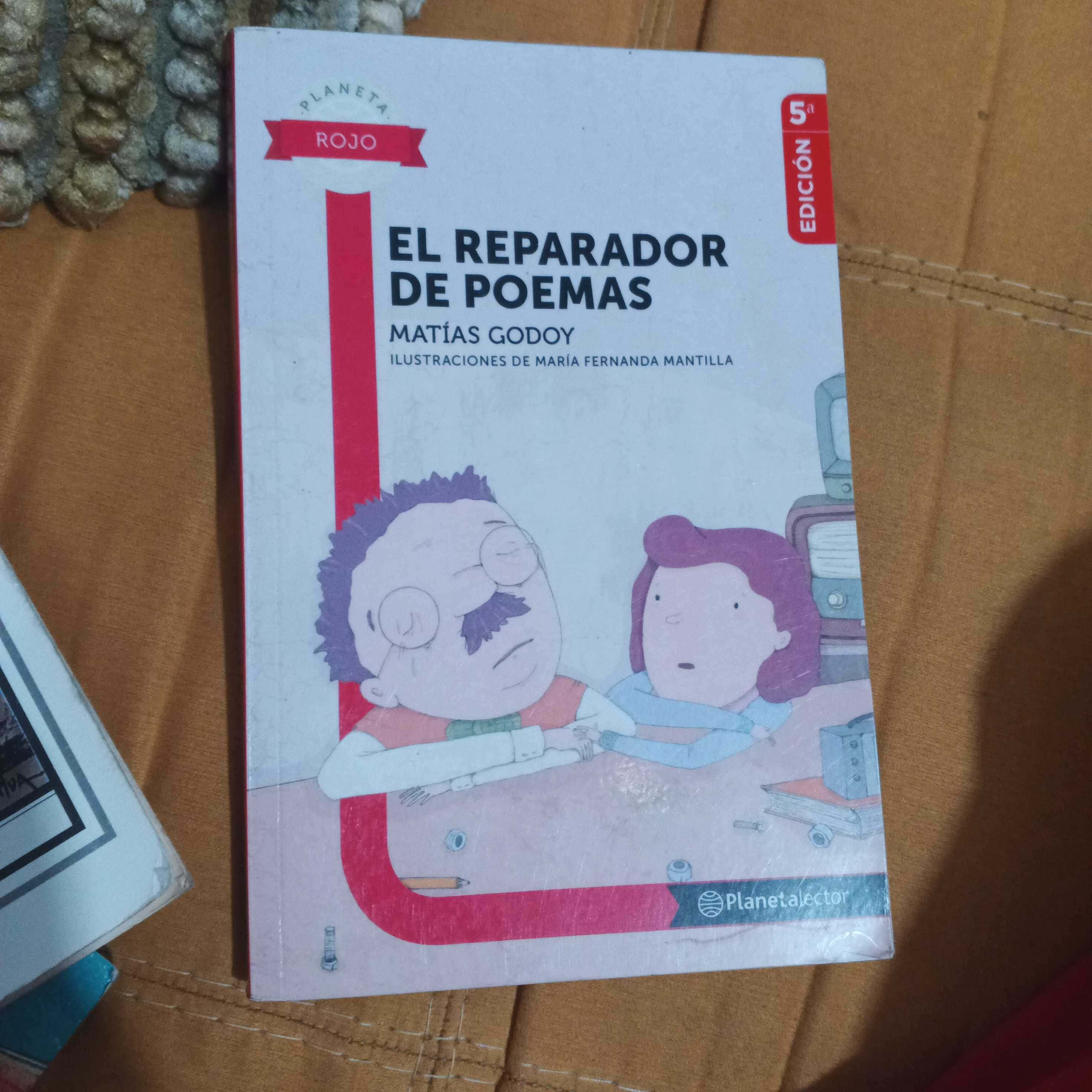 Descubre la magia entre versos: Reseña de «El reparador de poemas» de Matías Godoy