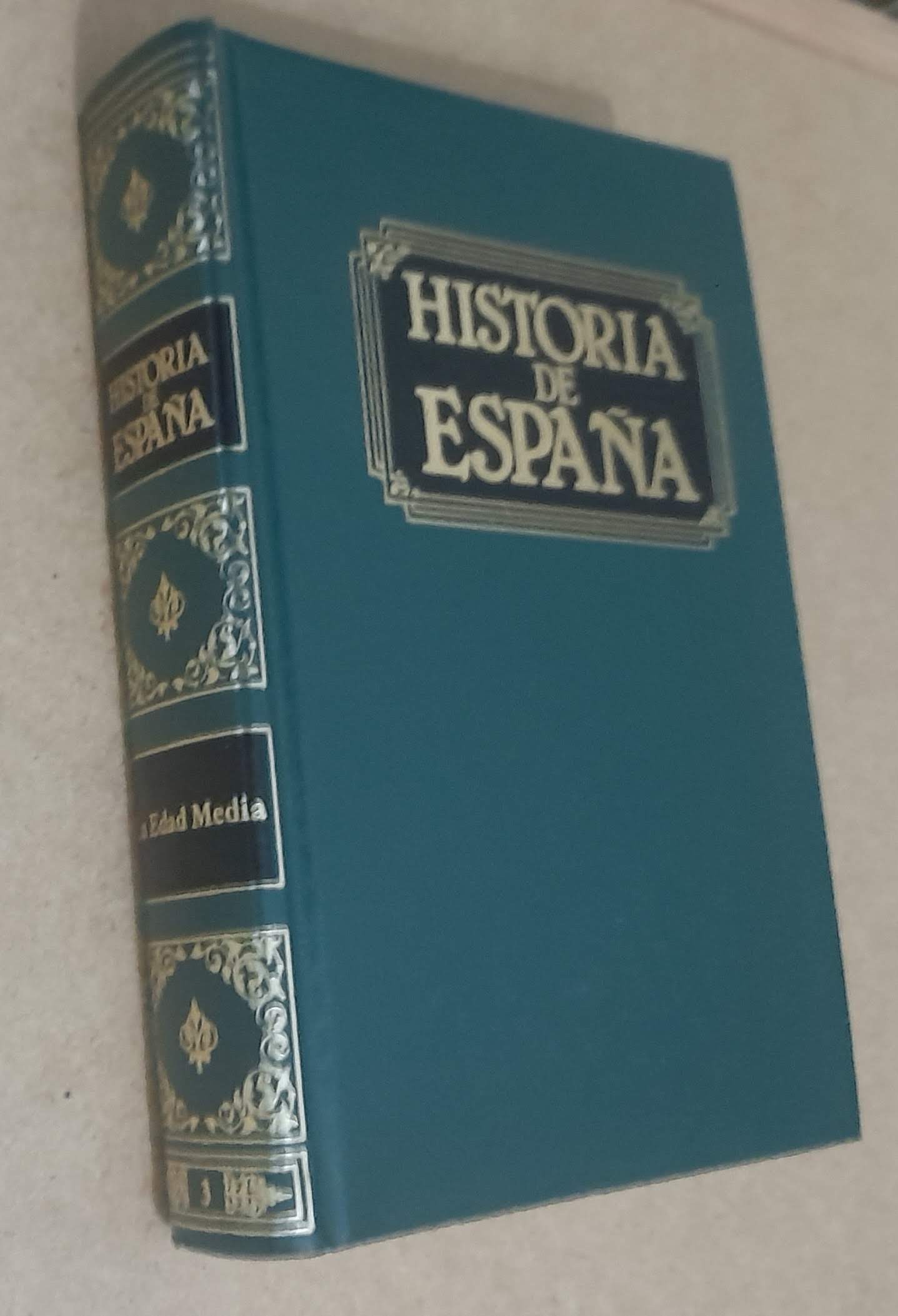 Historia de España. La Edad Media – «Descubre la Elegancia y la Ambición de la España Medieval en esta Clásica Crónica Histórica»